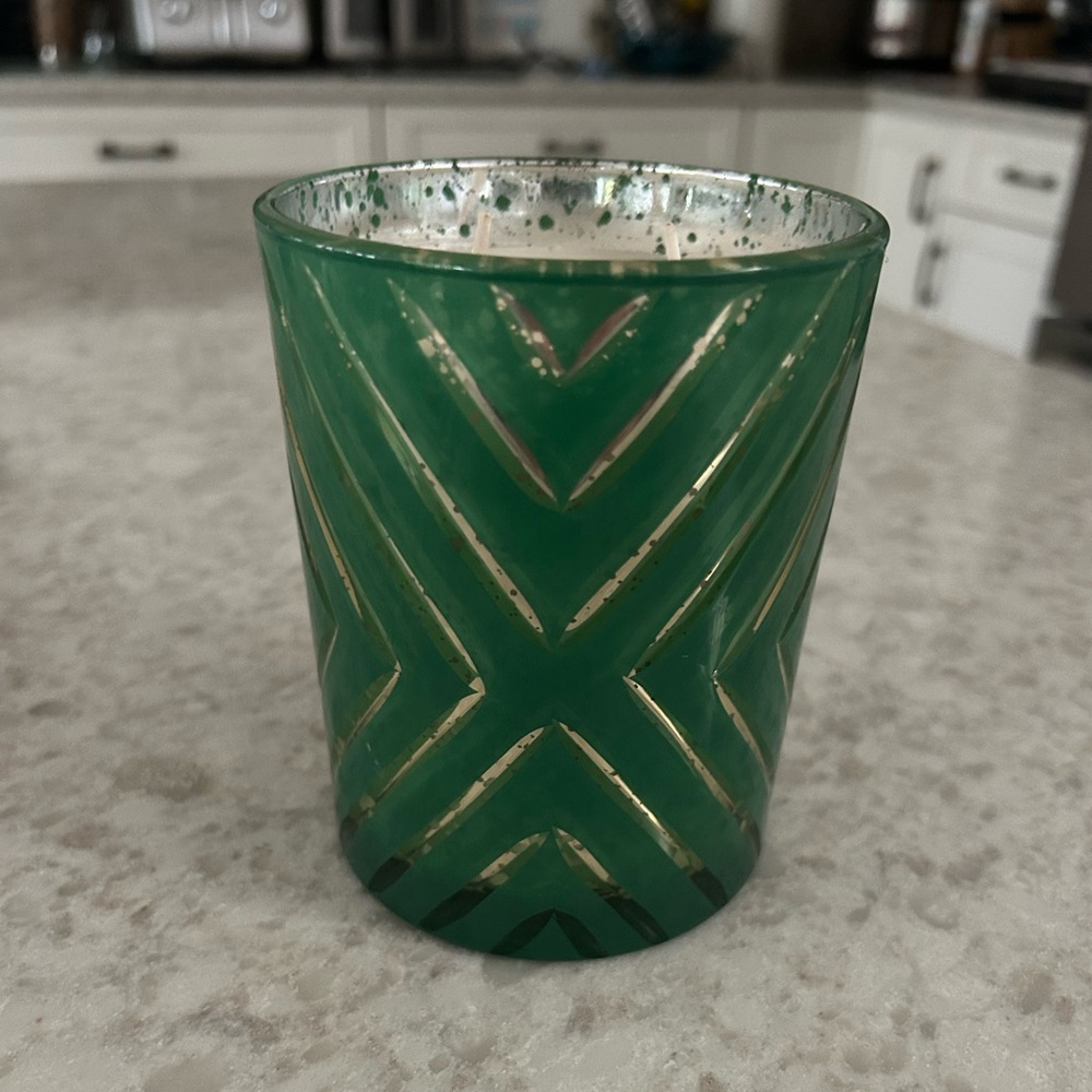 “New” Red Leaf Home Green Glass Candle with Metallic Accents 17 oz